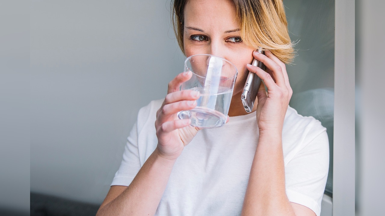 Drink Plenty of Water- Staying hydrated keeps digestion smooth and prevents constipation one of the main causes of piles. Aim for 8–10 glasses every day.