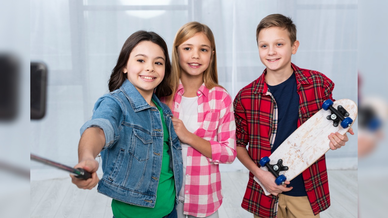 Teenagers (14–17 years): Need 8–10 hours to support body and brain development. 