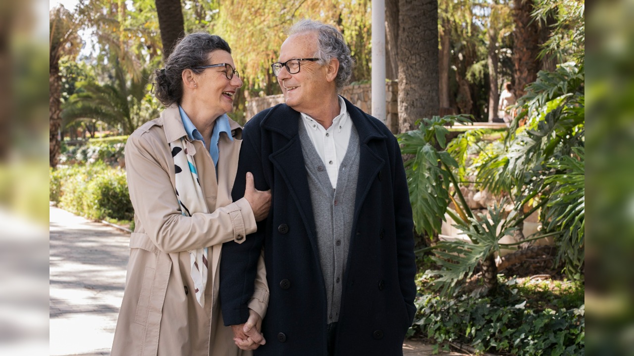 Older adults (65+): Around 7–8 hours keeps memory sharp and body relaxed.